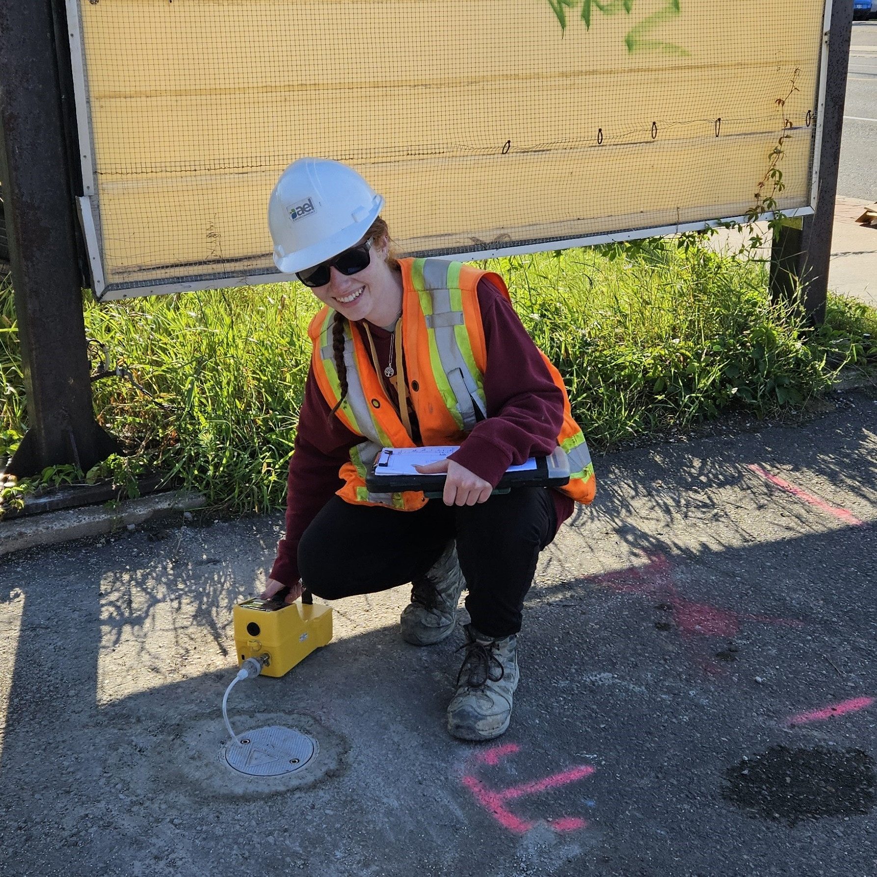 Environmental scientist measuring for hydrocarbon or VOC vapours